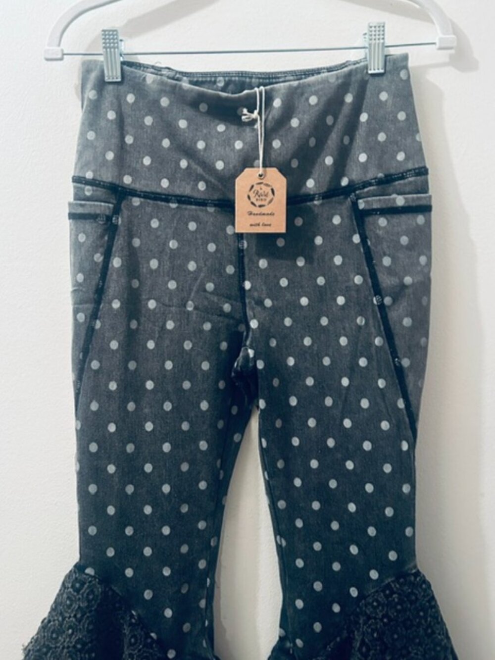 A Rare Bird Bold Black Polka Dot Tiered Ruffle Soft Stretchy Pocket Leggings NWT - Picture 4 of 16